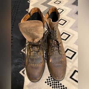 Ariat women’s heritage boots.